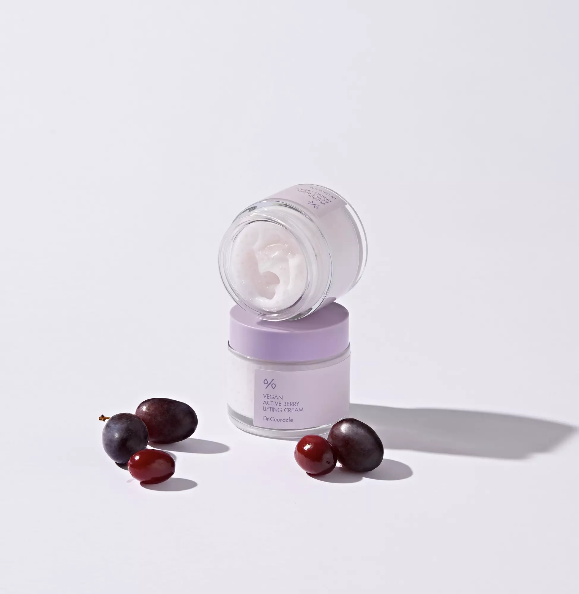 Ліфтинг крем-гель з ресвератролом та екстрактом журавлини Dr.Ceuracle Vegan Active Berry Lifting Cream, 75 г