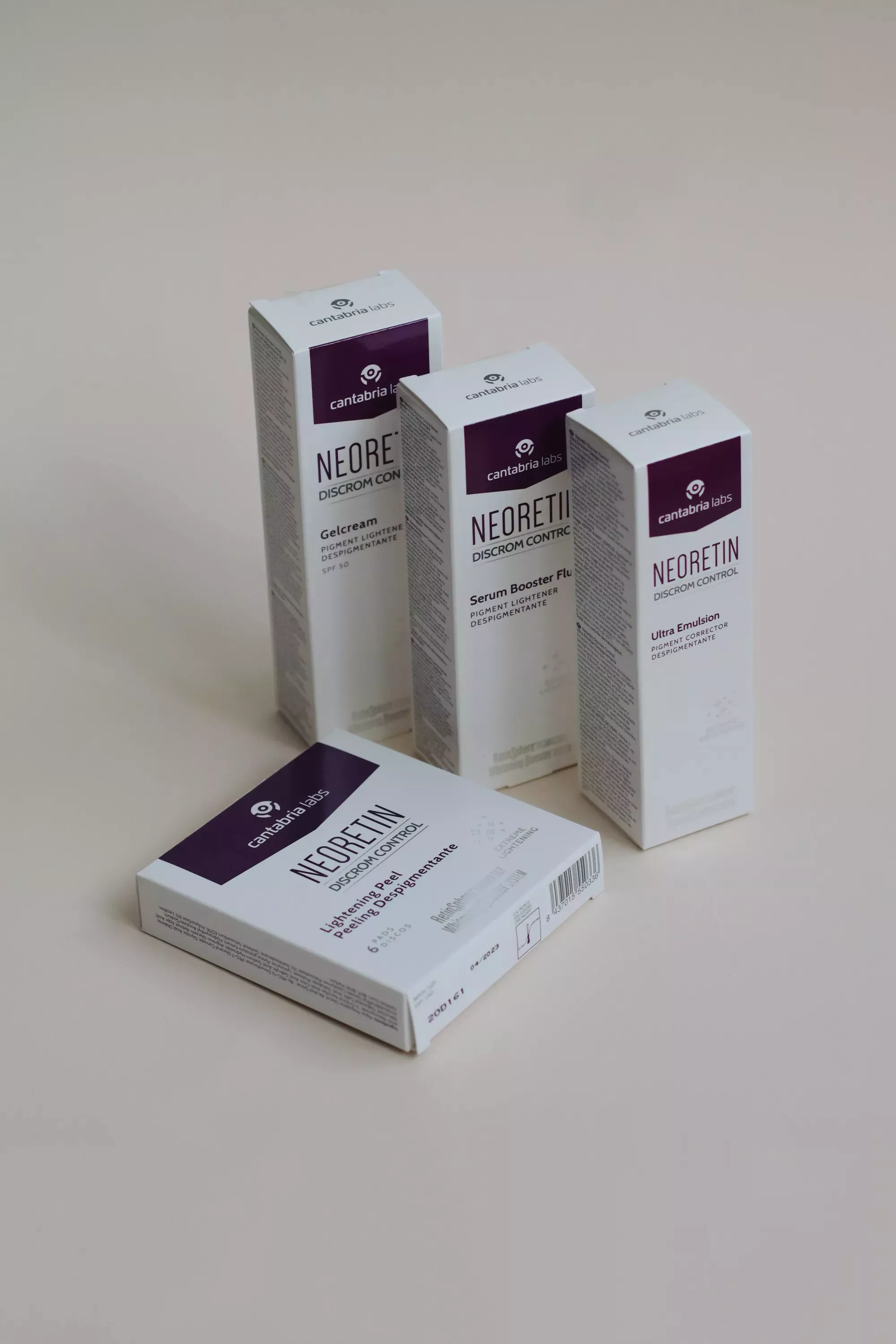 Освітлююча сироватка з ретинолом 1,1% Cantabria Labs Neoretin Discrom Control Serum Booster Fluid, 30 ml 