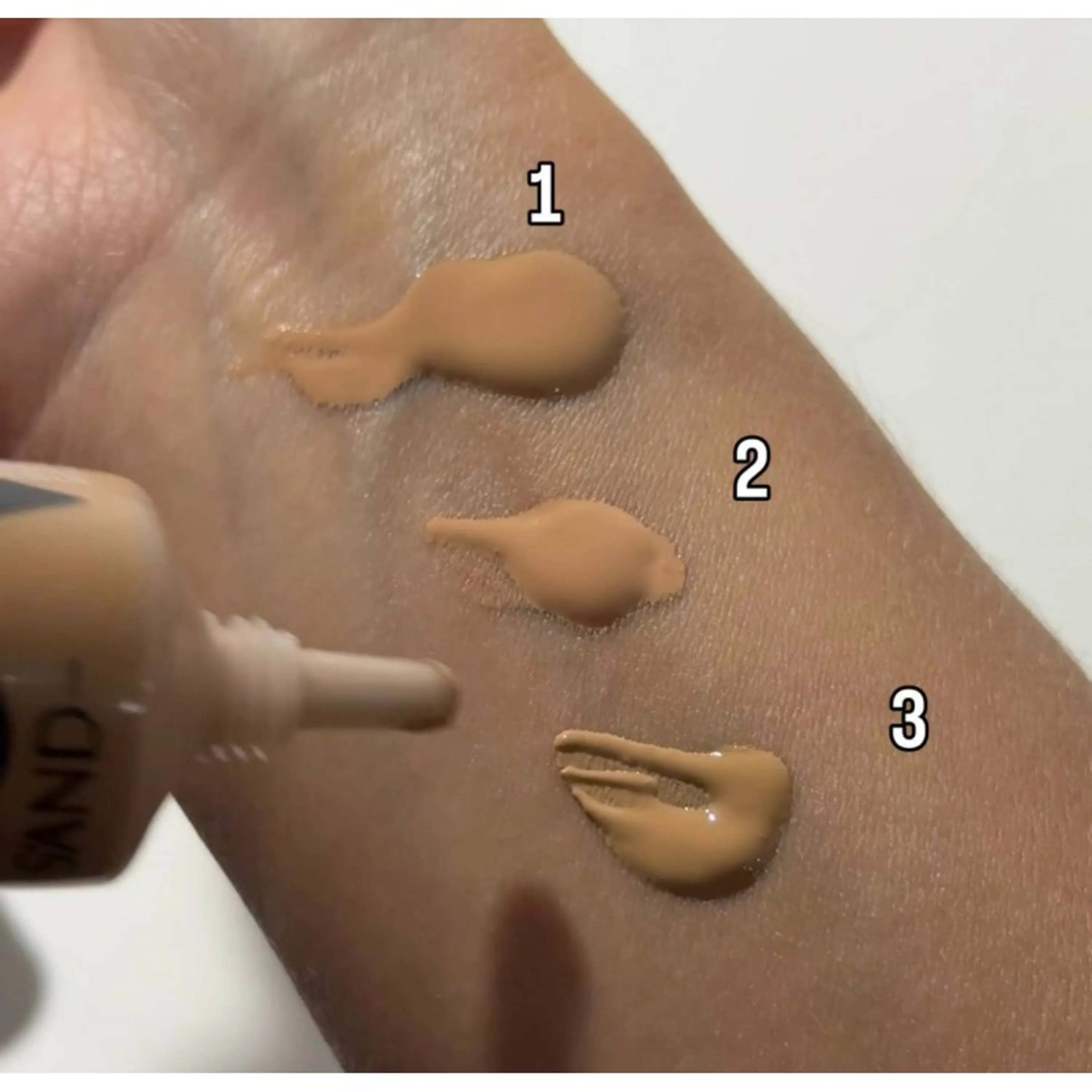 Тональний крем-концентрат з ефектом засмаги Low Up Fluid Foundation Smoothing Lifting 02 Nude, 30 мл