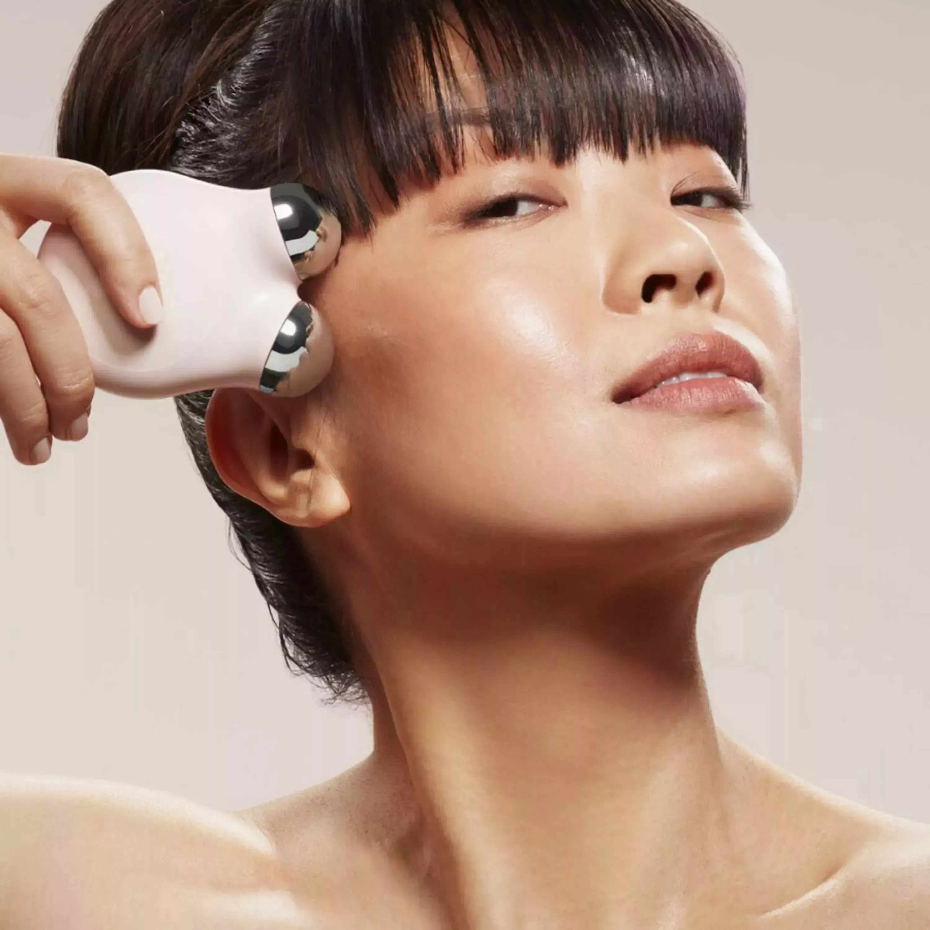 EMS МІКРОТОК MEDICA+ ЛІФТИНГ-МАСАЖЕР для обличчя SKIN LIFTING 6.0 WHITE (ЯПОНІЯ)