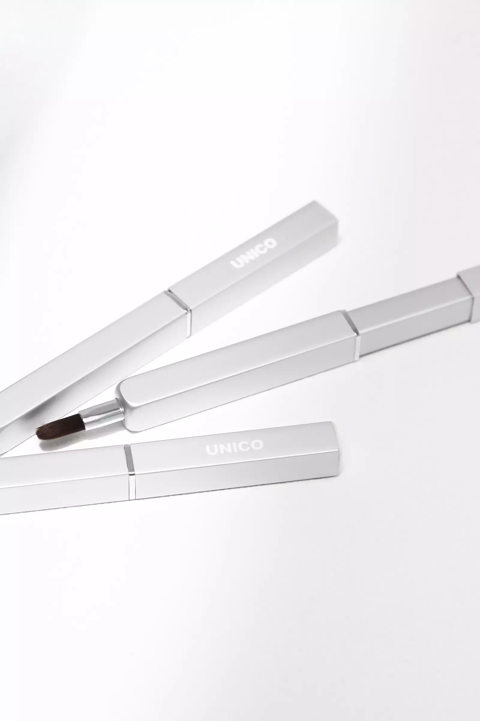 Пензлик-футляр для макіяжу очей та губ UNICO MAKEUP BRUSH lip&eye