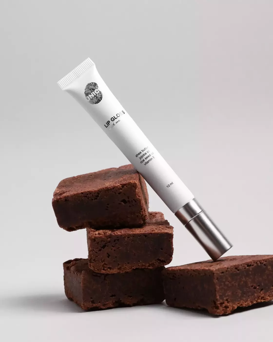 Блиск для губ з ментолом UNICO LIP GLOSS with menthol BROWNIE, 12 ml