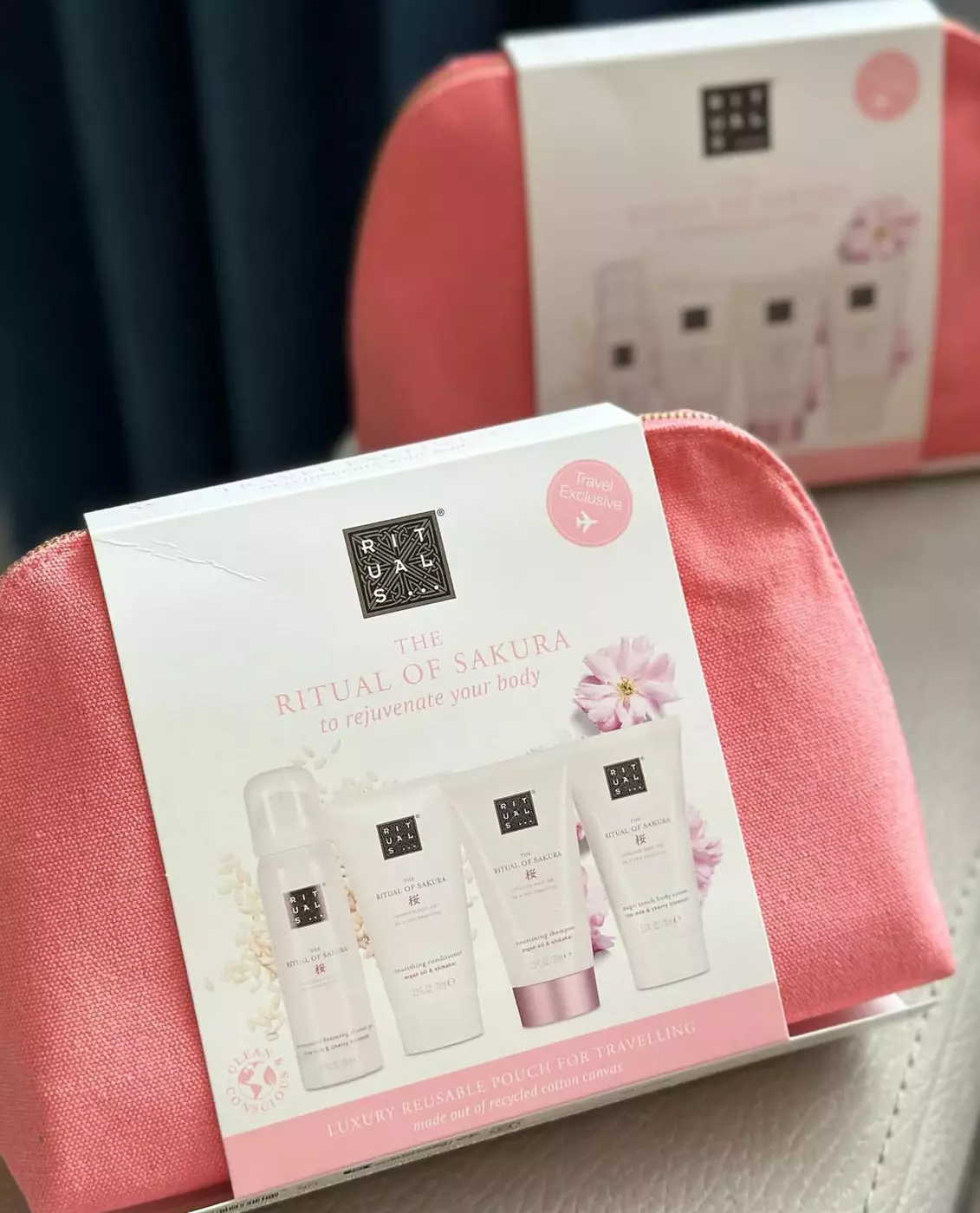Набір Rituals The Ritual of Sakura Travel з косметичкою, 4 позиції 