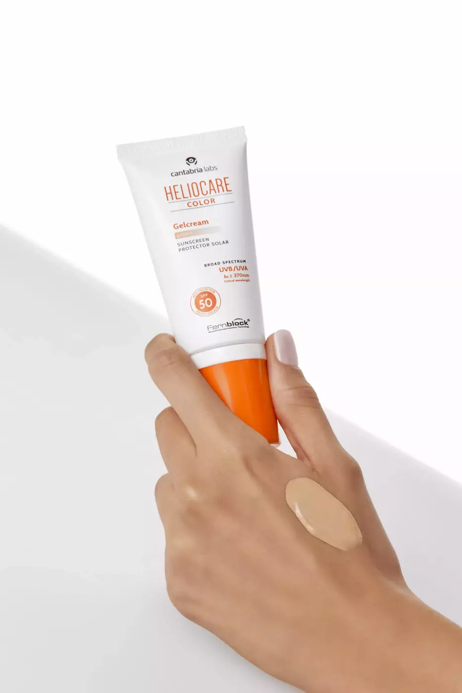 Тональний сонцезахисний гель-крем з SPF50 Color Gelcream Heliocare Cantabria Labs (відтінок Light), 50 мл 