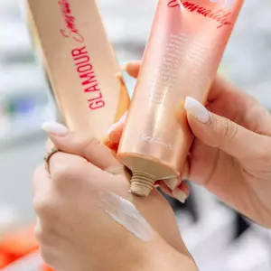 Крем для тіла з квітковим і деревно-мускусним ароматом Kiss By Rosemine Fragrance Cream Glamour Sensuality, 140 мл