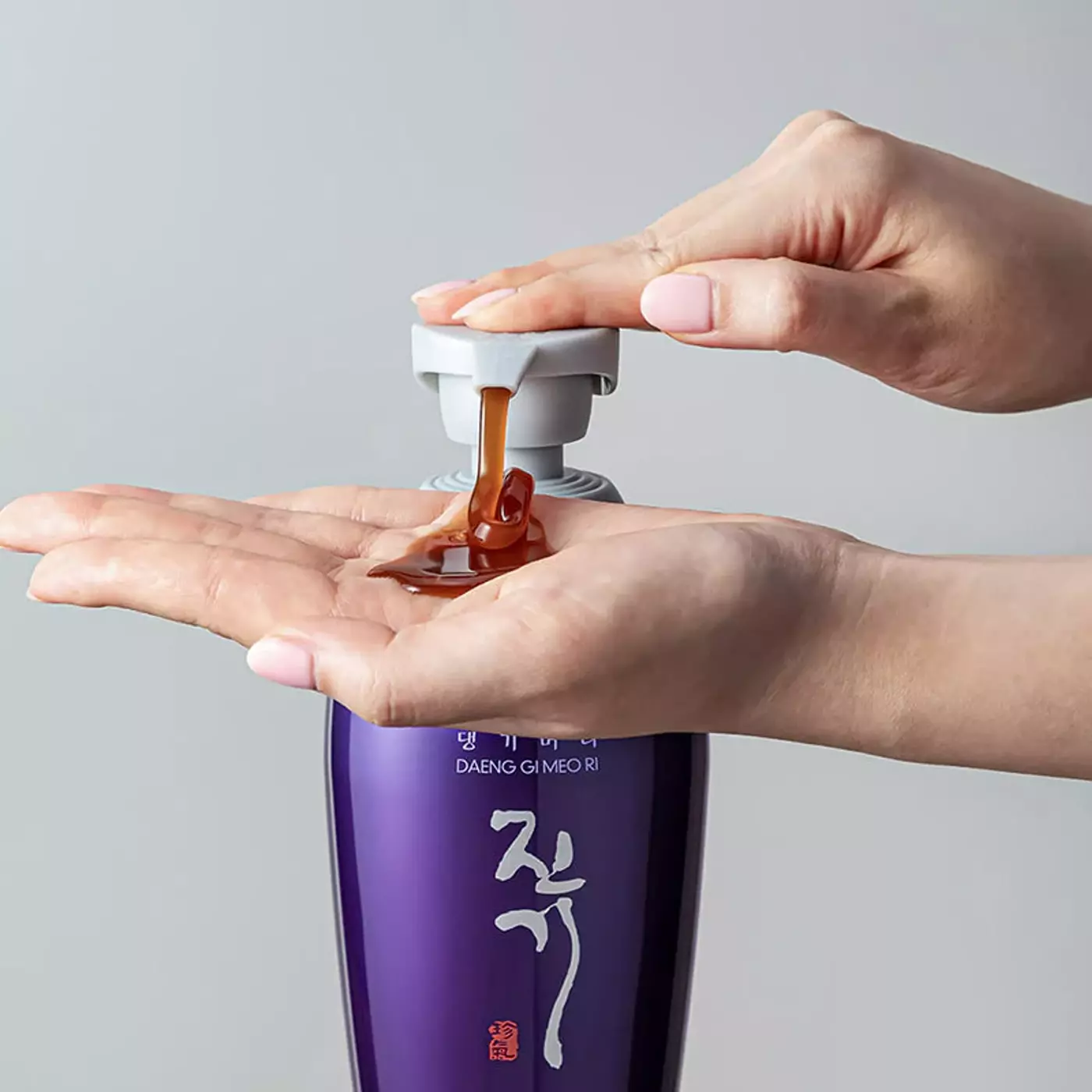 Регенеруючий шампунь DAENG GI MEO RI Vitalizing Shampoo, 500 ml 