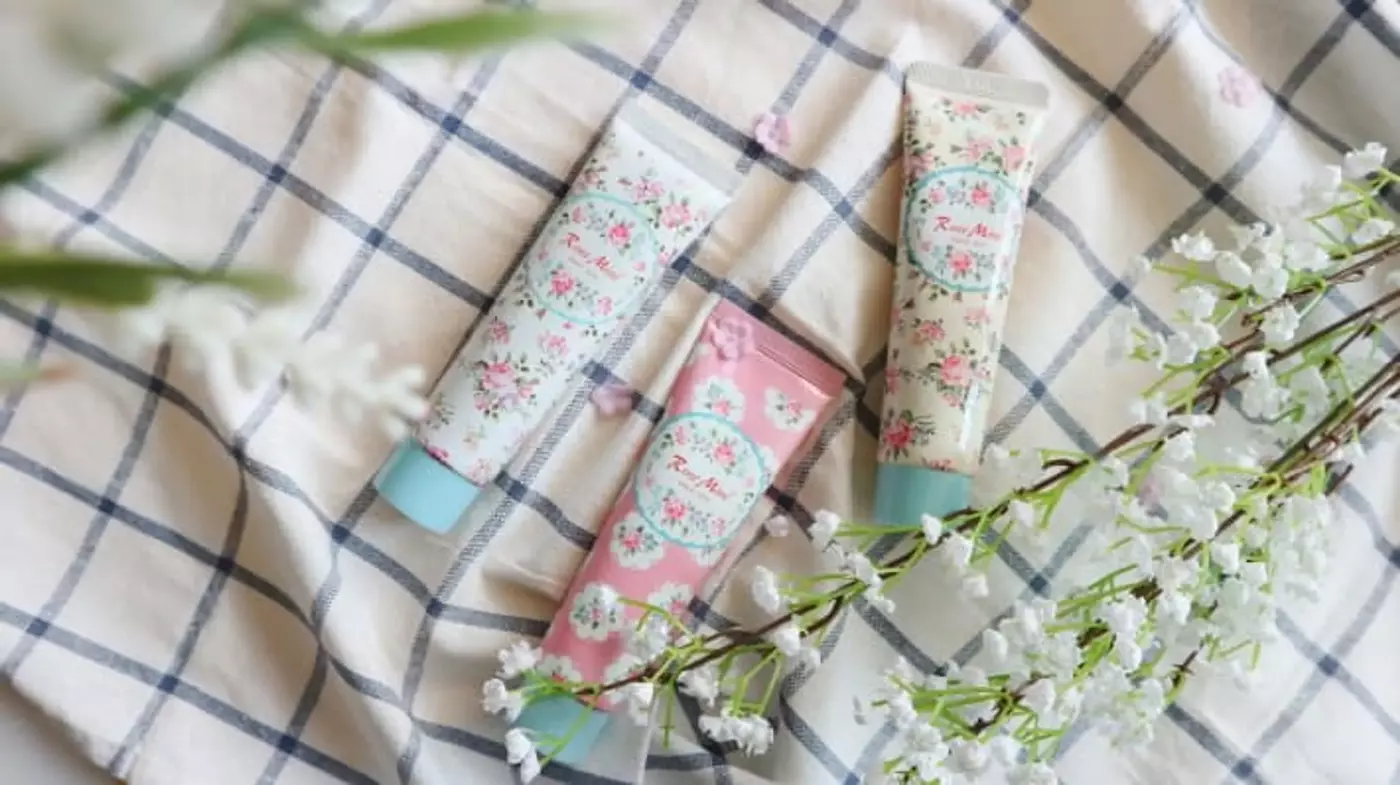 Крем для рук АРОМАТ САДОВОЇ ТРОЯНДИ Rosemine Perfumed Hand Cream Garden Rose, 60 мл