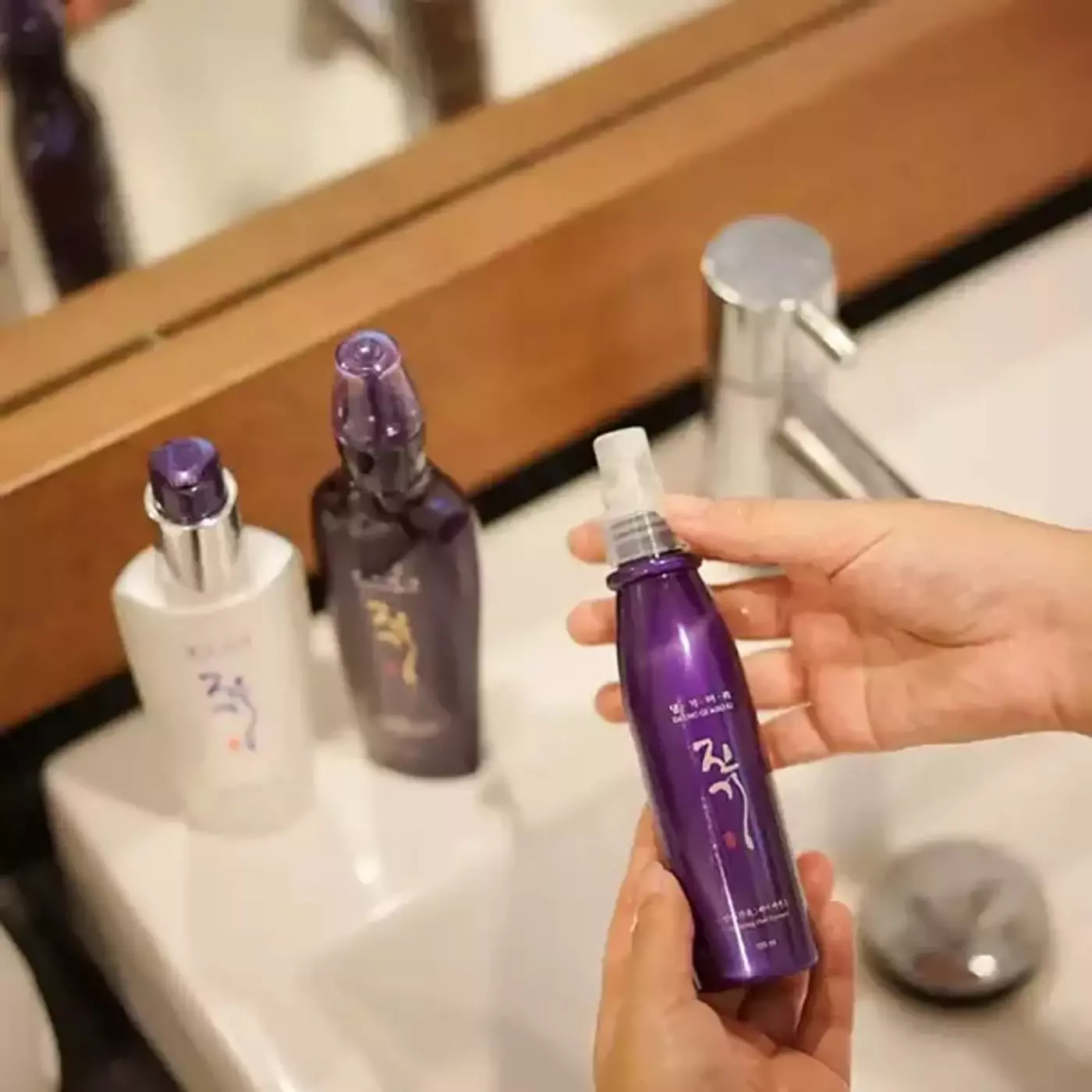 Есенція для регенерації та зволоження волосся Daeng Gi Meo Vitalizing Hair Essence, 100 мл 