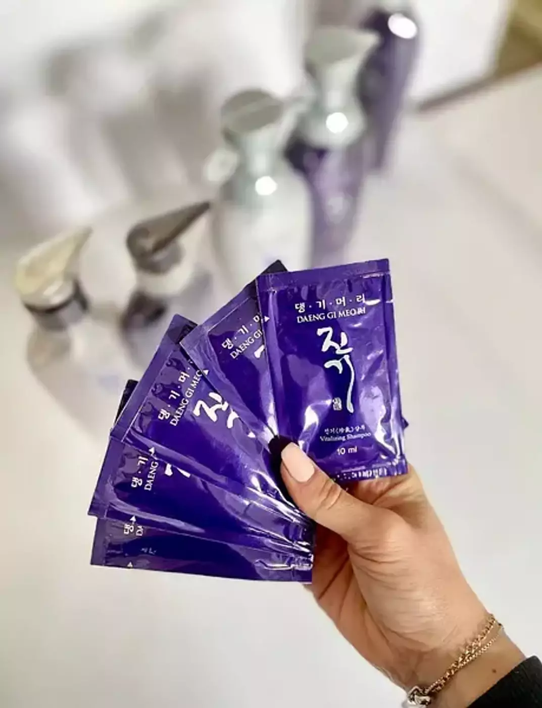 Тестер регенеруючого шампуню DAENG GI MEO RI Vitalizing Shampoo, 7 мл 