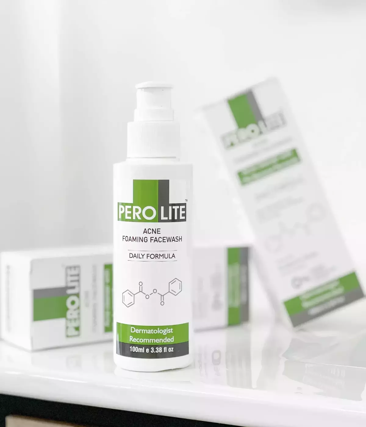 Засіб для очищення шкіри з акне PEROLITE ACNE CLEANSER WITH BENZOYL PEROXIDE 1%, 100 ml