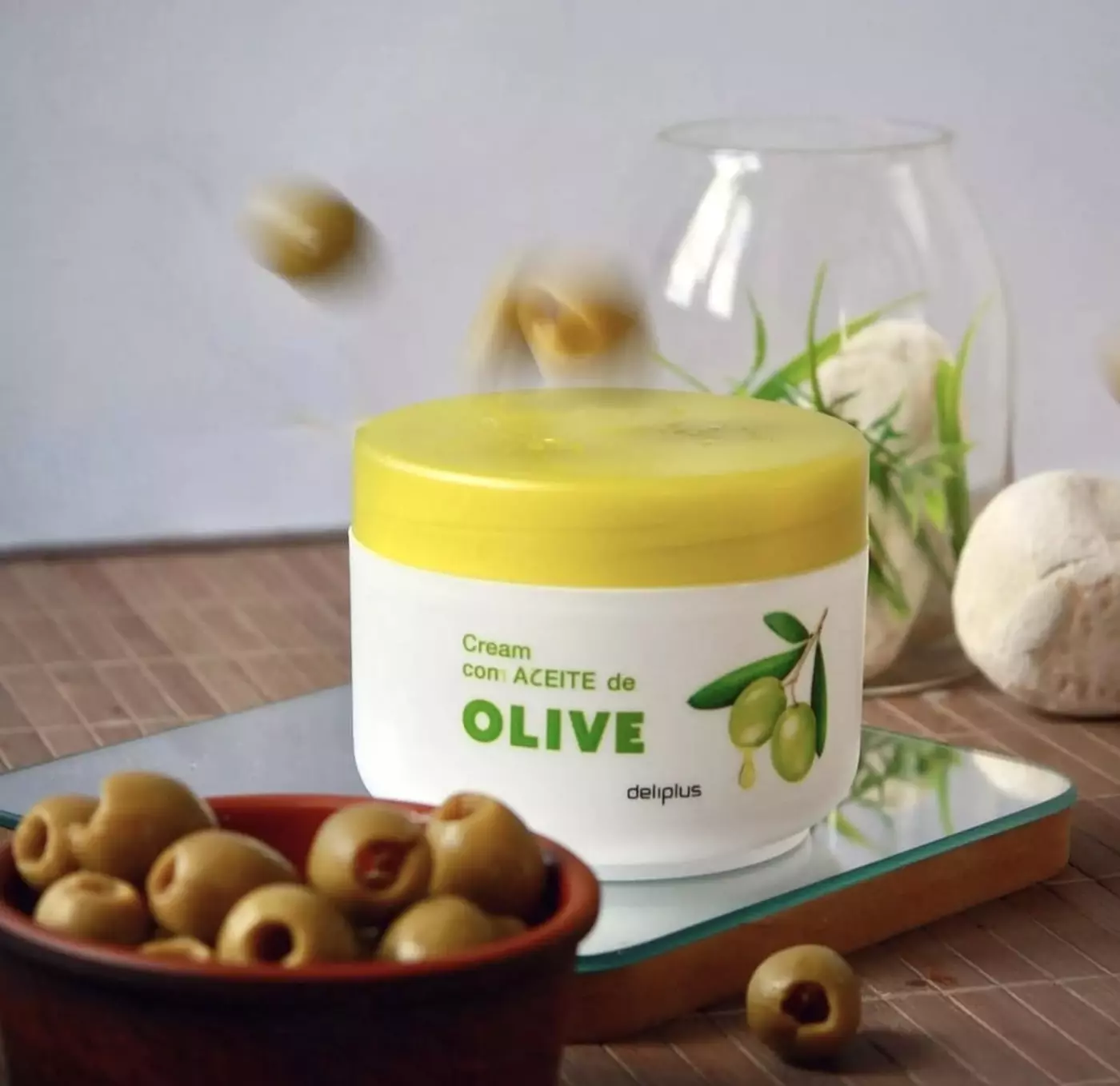 Живильний крем для тіла з оливковою олією DELIPLUS Cream Con Aceite De Olive, 250 ml  