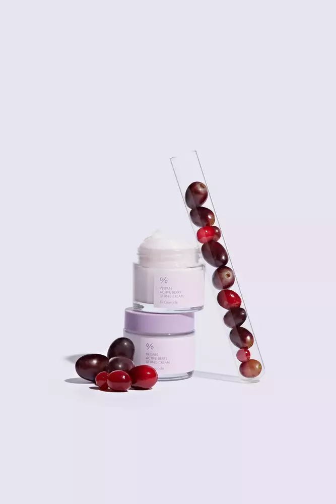 Ліфтинг крем-гель з ресвератролом та екстрактом журавлини Dr.Ceuracle Vegan Active Berry Lifting Cream, 75 г