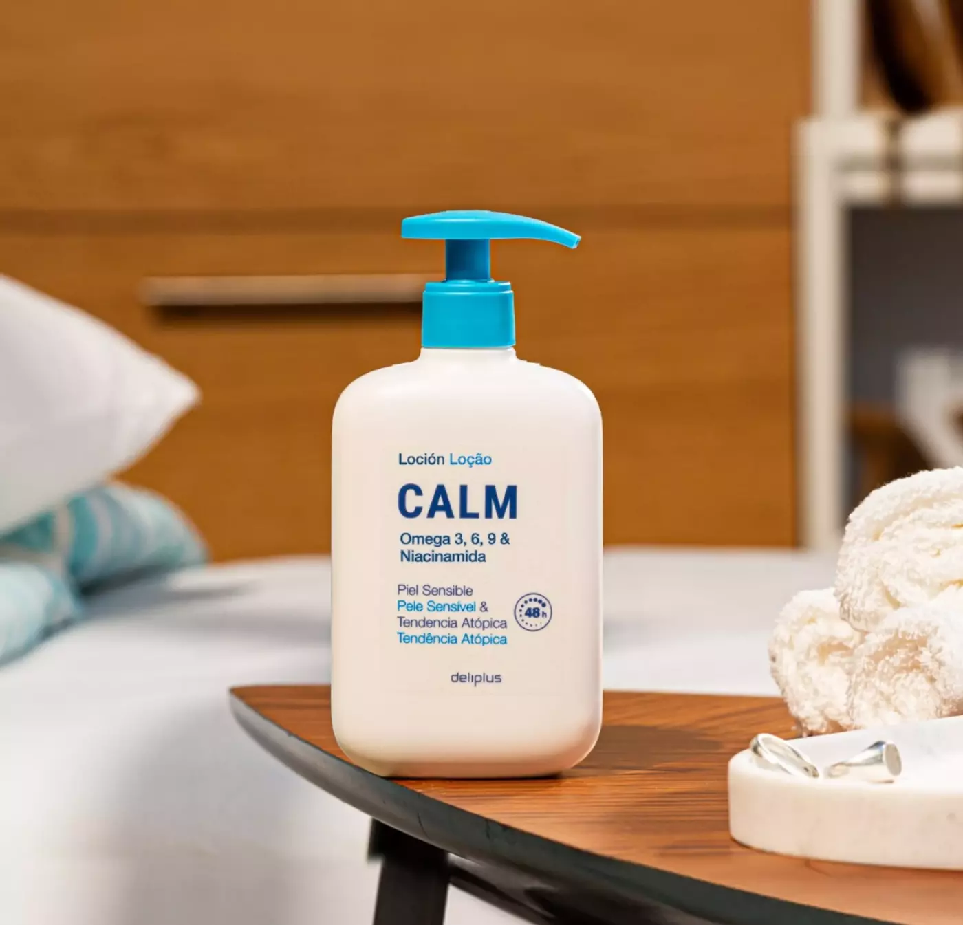 Лосьйон для тіла для чутливої та атопічної шкіри DELIPLUS Calm Body Lotion Omega 3,6,9 & Niacinamide For Sensitive And Atopic Skin, 400 ml 