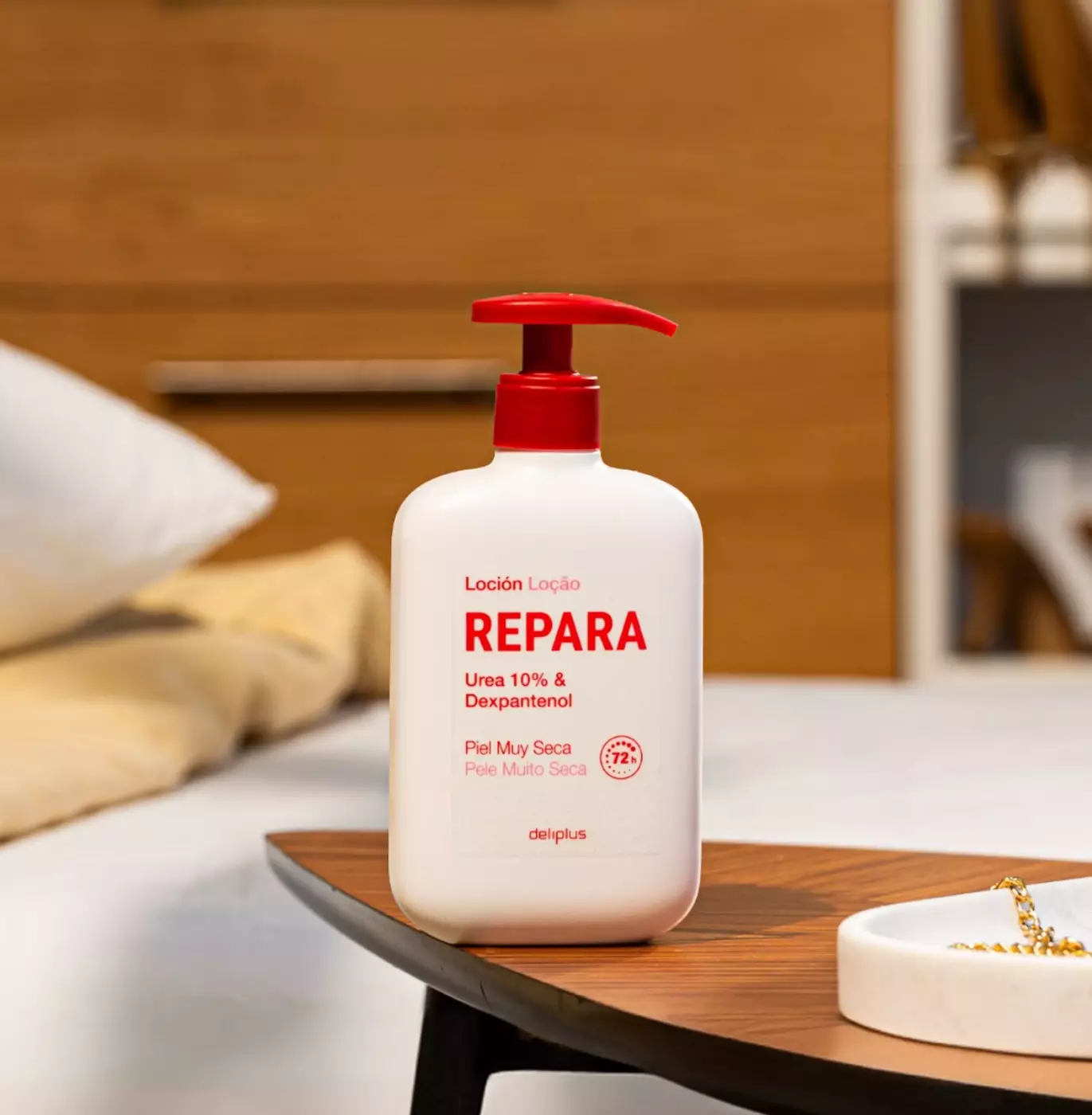 Лосьйон для тіла DELIPLUS Repara Urea 10% & Dexpantenol інтенсивне зволоження та відновлення для сухої та дуже сухої шкіри з 10% сечовиною та пантенолом, 400 мл.