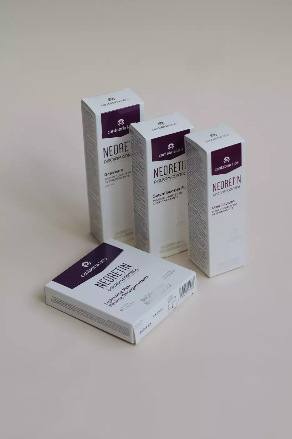 Освітлююча сироватка з ретинолом 1,1% Cantabria Labs Neoretin Discrom Control Serum Booster Fluid, 30 ml 