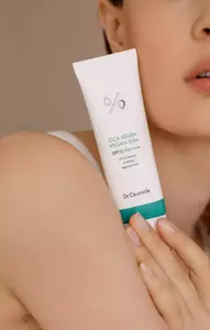 Сонцезахисний веганський крем з центелою азіатською DR.CEURACLE CICA REGEN VEGAN SUN SPF 50+/PA++++ 