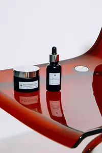 ОСВІТЛЮЮЧИЙ АНТИОКСИДАНТНИЙ КРЕМ З НІАЦИНАМІДОМ 10% ТА ВІТАМІНОМ С Cuskin DR.SOLUTION NIACIN 10% VITAMIN C CREAM, 50 ml 