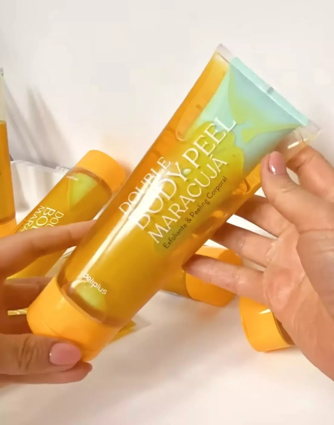 Подвійний пілінг для тіла 2-в-1 DELIPLUS Double Body Peel Maracujá Exfoliante & Peeling Corporal, 200 ml 
