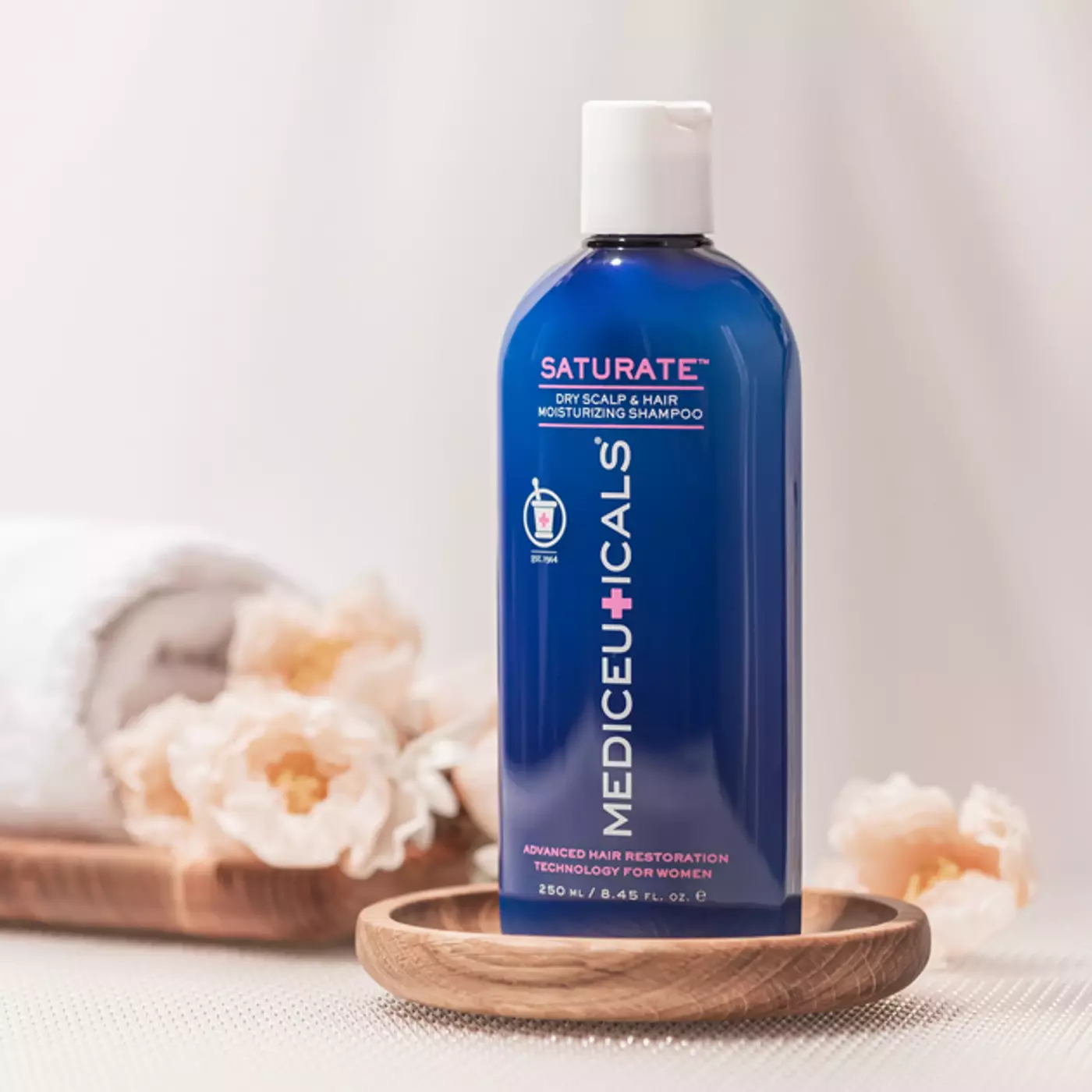 Шампунь для жінок Mediceuticals Saturate™ проти випадіння волосся (для схильної до сухості шкіри голови), 250 мл