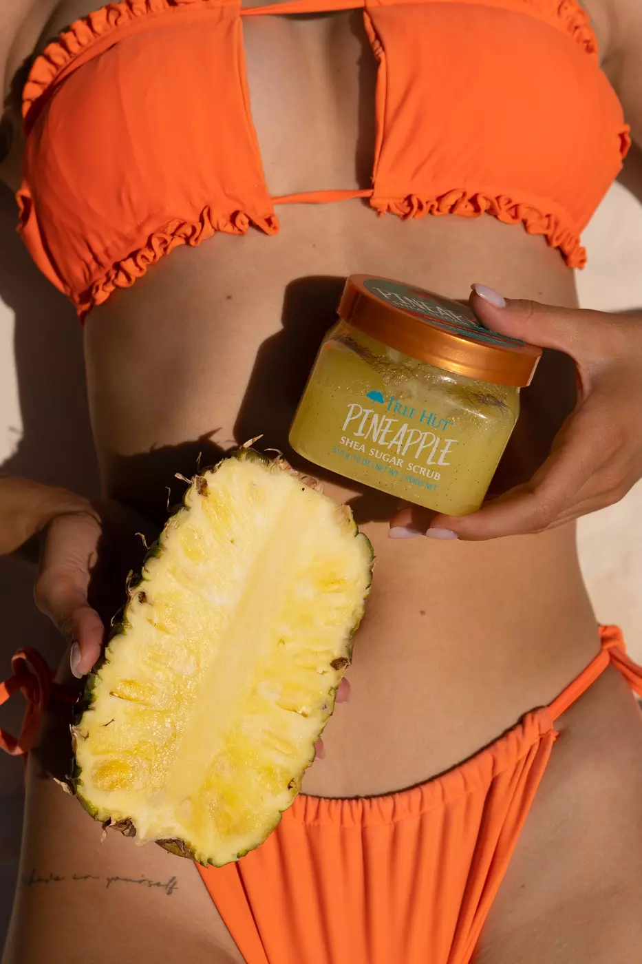 Скраб для тіла з ароматом ананаса TREE HUT PINEAPPLE SHEA SUGAR SCRUB