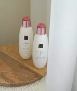 Подарунковий набір для волосся «Живлення та обʼєм» RITUALS The Ritual Of Sakura Hair Care Value Pack (250 ml + 250 ml)
