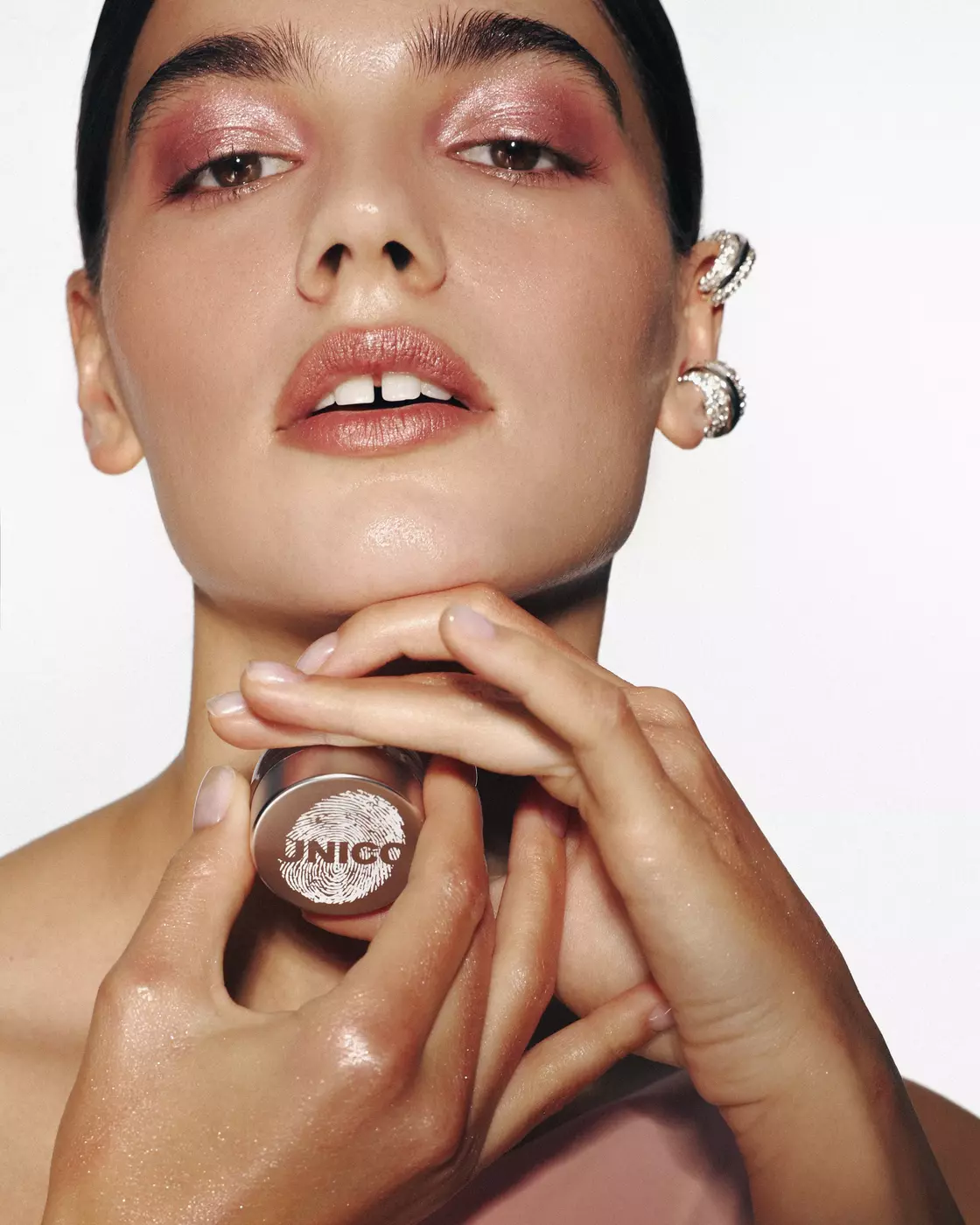 Сяючі тіні для повік з 3D-блиском UNICO Shiny Eye Topper — MUSE