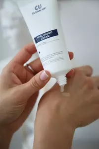 Гіалуроновий крем для чутливої і жирної шкіри CUSKIN Clean-Up Hyaluronic Cream, 50 мл 