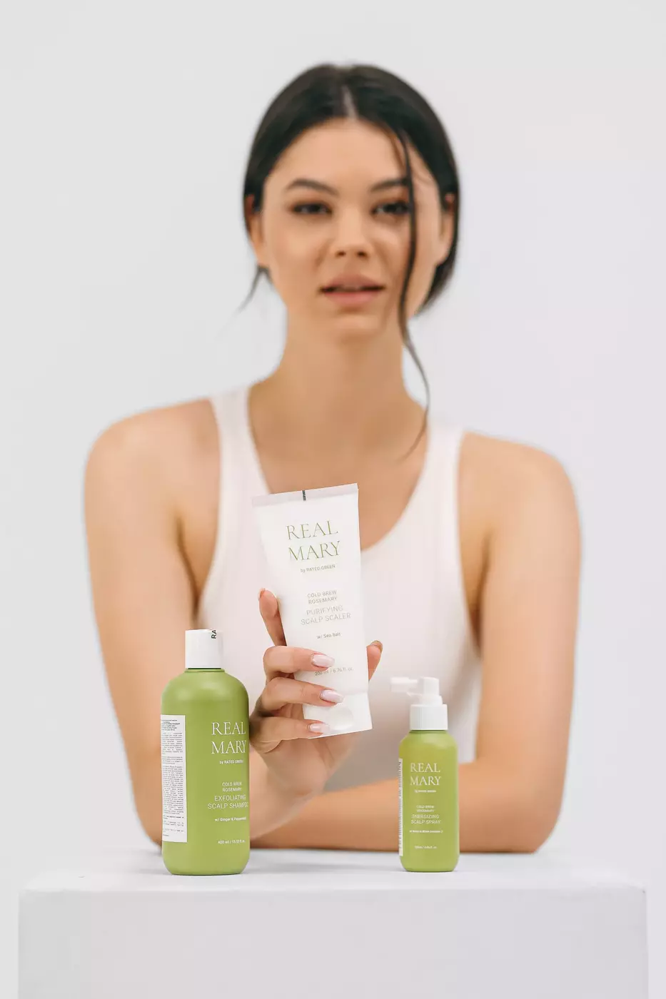 Очищаюча маска для шкіри голови з морською сіллю RATED GREEN Real Mary Cold Brewed Rosemary Purifyng Scalp Scaler, 200 мл