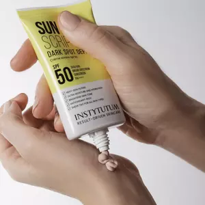 СОНЦЕЗАХИСНИЙ КРЕМ З ОСВІТЛЮЮЧИМ ЕФЕКТОМ INSTYTUTUM SUNSCRIPTION DARK SPOT DEFENCE SPF50, 50 ml  